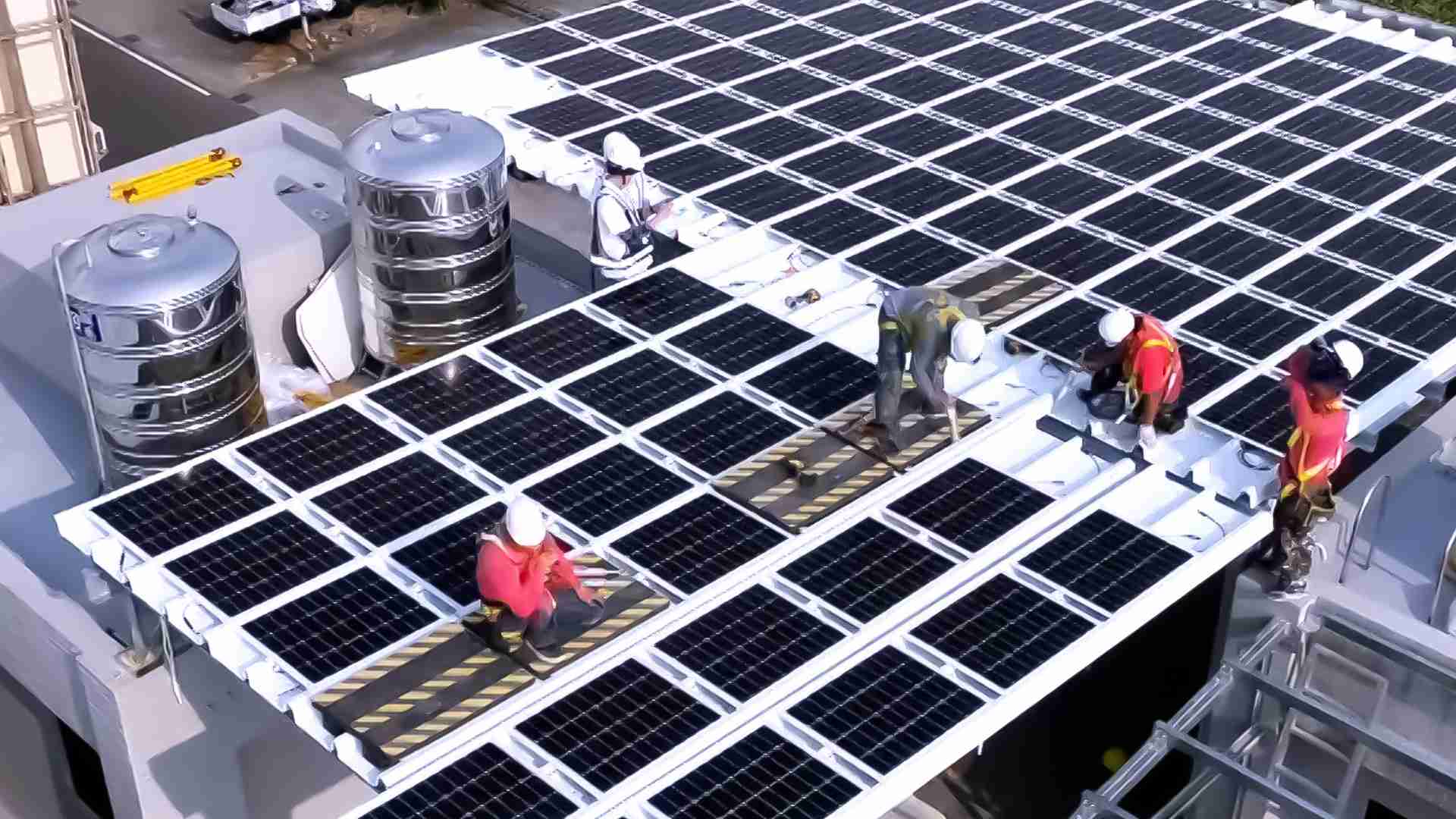 MG电玩着力于替代能源之技术研发，，，如光电浪板的相关制程、、设备与产品，，，，其中所开发之光电整合型浪板，，减少传统金属支架安装，，，，更提升耐候度，，，可广泛运用于多元场域，，并辅助建筑达到净零碳排目标