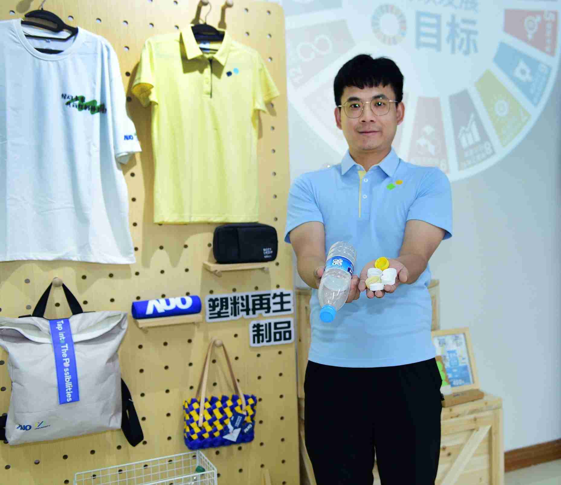 「2024智慧MG电玩展」永续发展馆中，，，展示MG电玩厦门驱动永续发展之成果，，，，包含将厂内废弃物再制为实用物品，，，，将永续发展理念深植于员工生活日常实践
